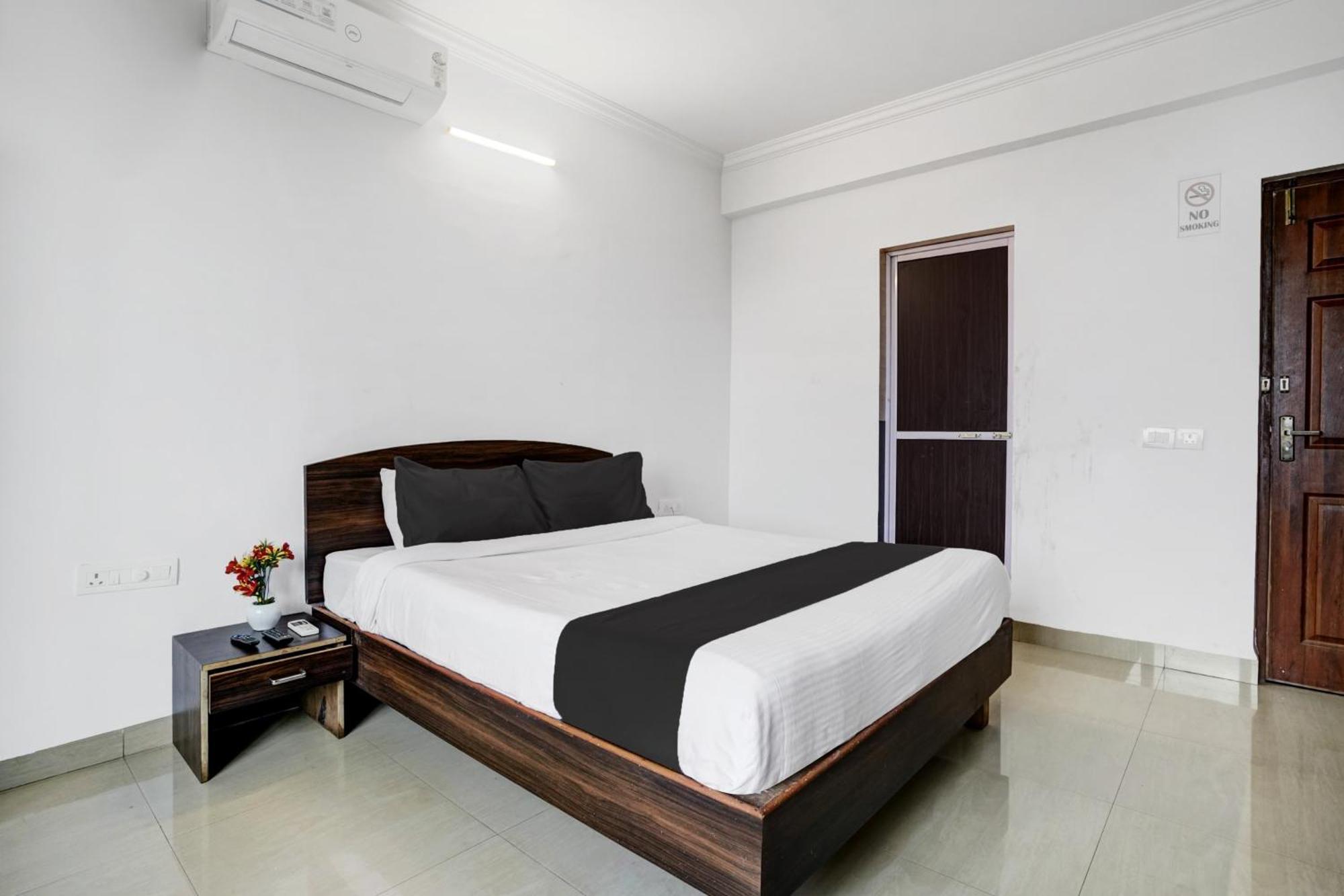 Super Hotel O Porvorim Sangolda Bagian luar foto